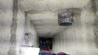 Rögar kapağı kırıldı, kanalizasyon kuyusuna düştü