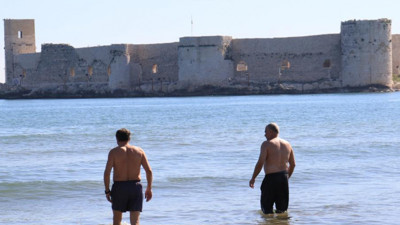 Mersin'de şaşırtan görüntüler. Bir tarafı yaz bir tarafı kış