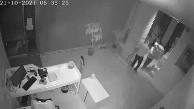 Hırsızlık çetesi işyerini böyle yağmaladı!