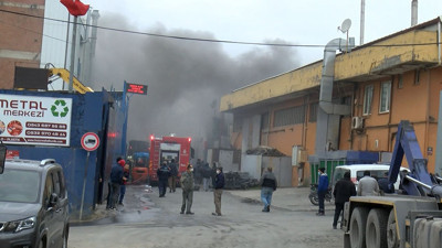 Pendik'te geri dönüşüm merkezinde yangın