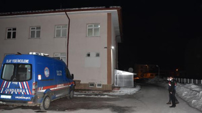 Sivas'ta baba evde parçalanmış, oğlu ise bahçede donmuş halde ölü bulundu