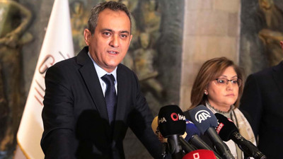 Bakan Özer: Öğretmenlik meslek kanunu ile ilgili yönetmelik hazır