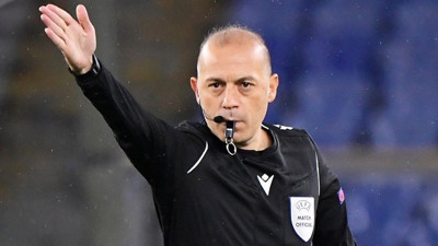 Cüneyt Çakır'a yeni görev. Türkiye'de yönettiği her maç tartışmalı ama Avrupa'dakiler eh işte. UEFA bakın hangi maçı verdi