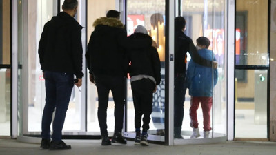 Araba çalmadan duramayan çocukların kurbanı olan galerici bakın hangi siyasetçinin kuzeni çıktı!