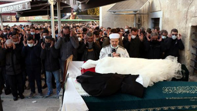 6 aylık evli çifti trafik kazası ayırdı! Gelin ve damatlıkla uğurlandılar