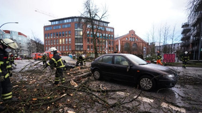 Avrupa’da Zeynep Kasırgası alarmı ‘Almanya yıkılıyor’