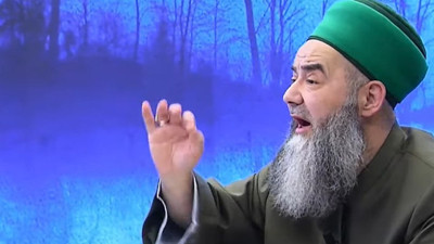 Cübbeli Ahmet Tarkan'ın şarkısından rahatsız oldu