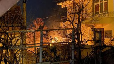 Doğalgaz panosu alev aldı