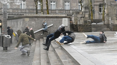 Kasırga insanları yerden yere vurdu