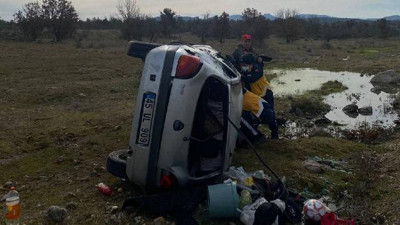 Manisa'da otomobil devrildi. 5 yaralı