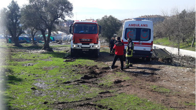 Ambulansı kurtarmaya gelen itfaiye aracı da çamura saplandı