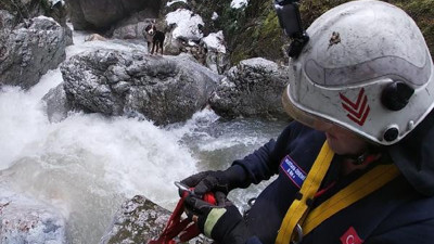 Derede mahsur kalan ‘Aliş’i itfaiye kurtardı