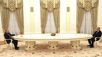 Putin'in meşhur masasına oturttuğu son isim İlham Aliyev oldu! Ancak Avrupalı liderlerden bir farkı var