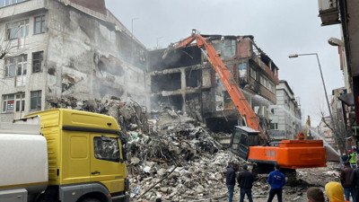 5 kişinin hayatını kaybettiği bina yıkılıyor