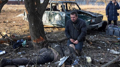 Ruslar Ukrayna'da sivillere ölüm yağdırıyor