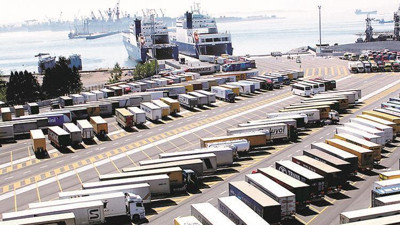 Türk TIR’ları için kriz masası kuruldu