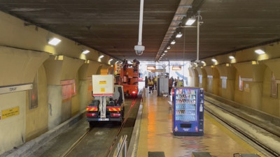 Tramvay seferlerini çekici durdurdu