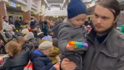 Ukrayna'da halk metro istasyonlarına sığındı. Korku, panik, endişe...