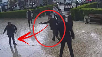 Belediyeye girmek isteyen bıçaklı saldırgana polis kurşunu