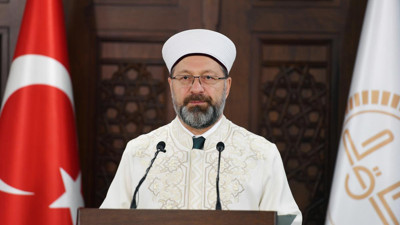 Diyanet vatandaşa IBAN verip yardım etti. Diyanet İşleri Bakanı Ali Erbaş özel jetle Pakistan’a uçmuştu.