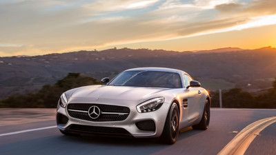 Bir dönemin ünlü yıldızı parasız kalınca oğlunu okutmak için arabasını sattığını açıkladı