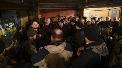 Kiev halkı silah kuşandı