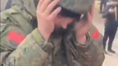 Ukrayna'da siviller Rus zırhlısındaki askerleri rehin aldı