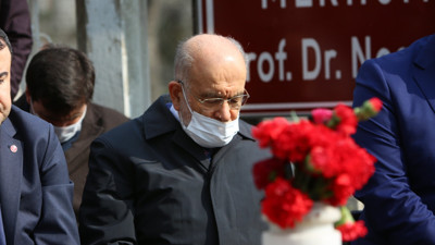 Karamollaoğlu, Necmettin Erbakan'ın kabrini ziyaret etti