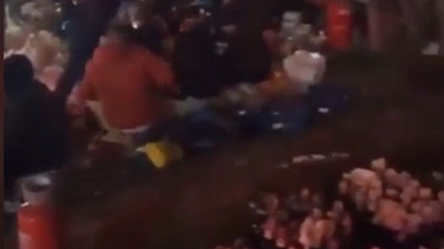 Ukraynalı siviller uyumuyor molotof kokteyli hazırlıyor