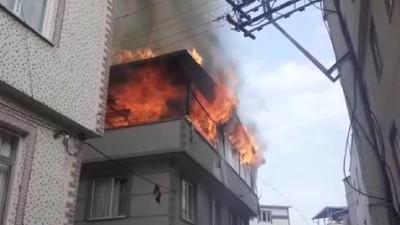 3 katlı binanın teras katı alev alev yandı