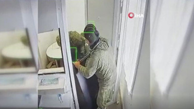 Rus askerleri Ukrayna'yı yağmalamaya başladı! Kameralar o anları saniye saniye kaydetti