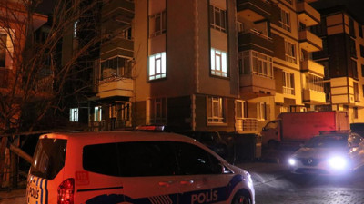 Kadın sevgilisini sırtından bıçakladı