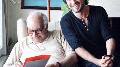 Son günlerin en çok konuşulan ismi Tarkan’dan Yaşar Kemal’li ‘ Barış’ mesajı