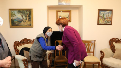 Meral Akşener'den Sadi Somuncuoğlu'nun ailesine taziye ziyareti