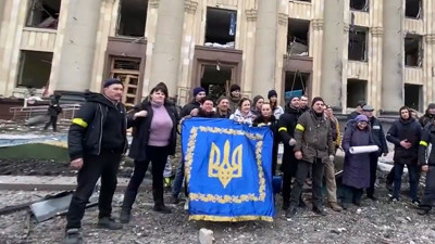 Bombalanan Harkov'da yaşayanlar Ruslara seslendi: "Hükümetinizi durdurun"