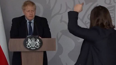Ukraynalı gazeteci İngiltere Başbakanı Boris Johnson'ı öyle bir fırçaladı ki! Dünya bu görüntüleri konuşuyor