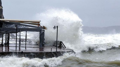 Meteoroloji saat verdi! Fırtına sahilleri vuracak