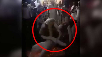 Tarikatın günahtan arınma ayininde ateşe düştüler