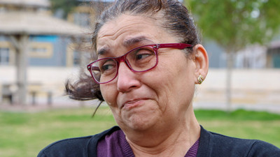 Engelli eşini döverek öldürmekle suçlanan baba ve oğlun beraatına isyan etti