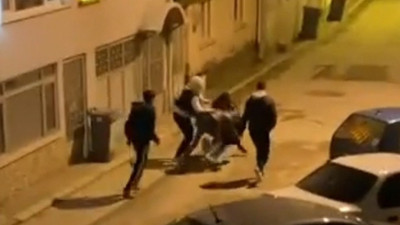 7 kişi bir genci 1 dakika dövdü