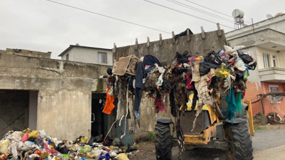 Tarsus'ta evden 3 kamyon çöp çıkarıldı (02 Mart 2022)