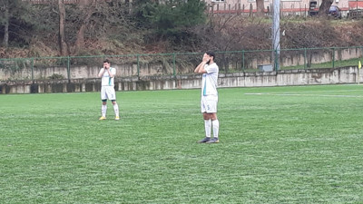 Hakeme tepki olarak gözlerini kapattılar! Genelde onlar da öyle yapıyor