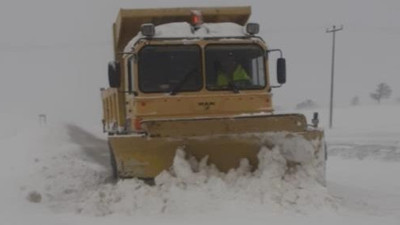 Kar köy yollarının ulaşımını kesti