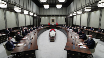 İstifa out affını istemek in. İstikrar için getirilen başkanlık sistemi kabinede istikrar getirmedi. 4 yılda 8 bakan değişti