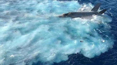 ABD, Güney Çin Denizi'nde düşen F-35 uçağının enkazını çıkardı