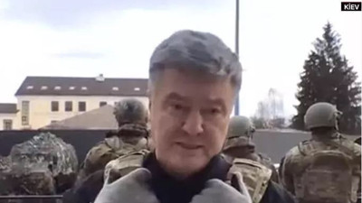 Direniş güçlerine katılan eski Ukrayna lideri Petro Poroşenko Putin'e seslendi: Senin salaklığın yüzünden 10 bin Rus askeri öldü