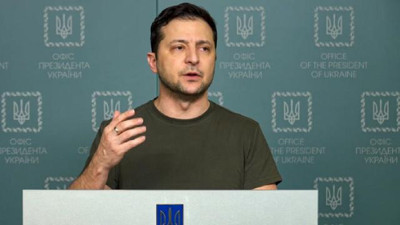 Zelenskiy: Düşmandan kazanılan topraklarımızın her metresi zafere doğru bir adımdır, saldırıya geçin