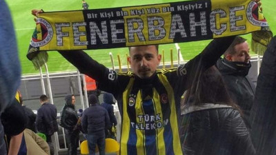 Fenerbahçeli Ahmet Özdemir Trabzonspor maçını izlerken kalbine yenik düştü (07 Mart 2022)
