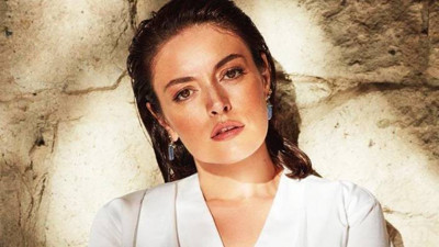 Ezgi Mola, yeni imajı ile gündem oldu