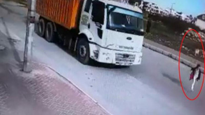 Köpekten kaçarken kamyonun altında kalan Mahra'nın sağ bacağı kesildi